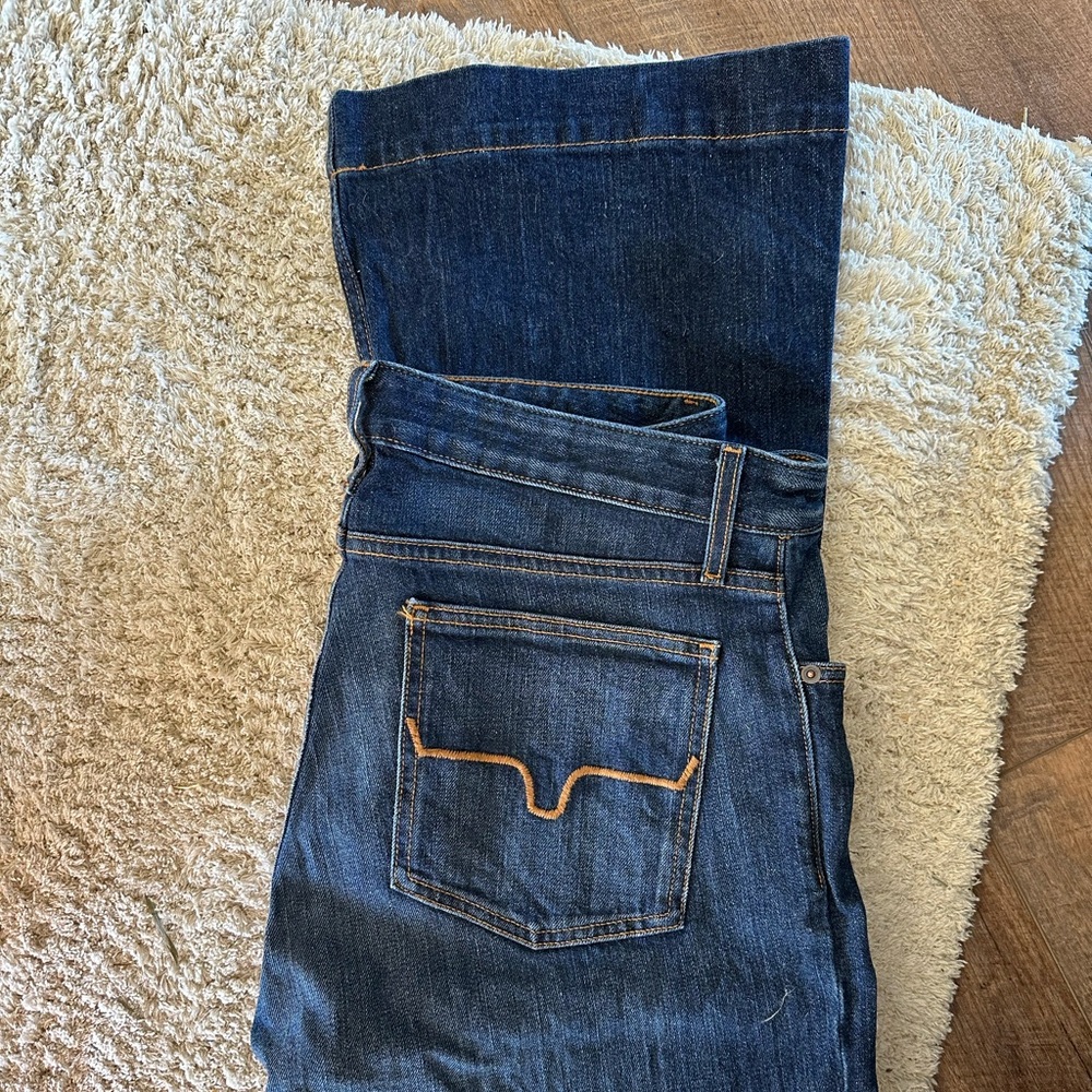 Almost brand new Kimes Jennifer jeans size 12/32. Only worn 2-3 times